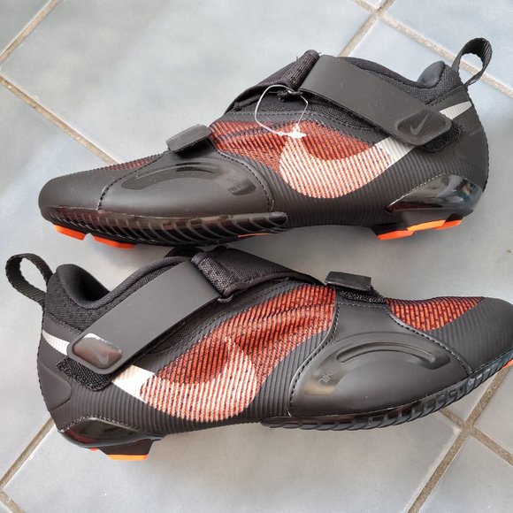 Nike - Picture 3 of 5